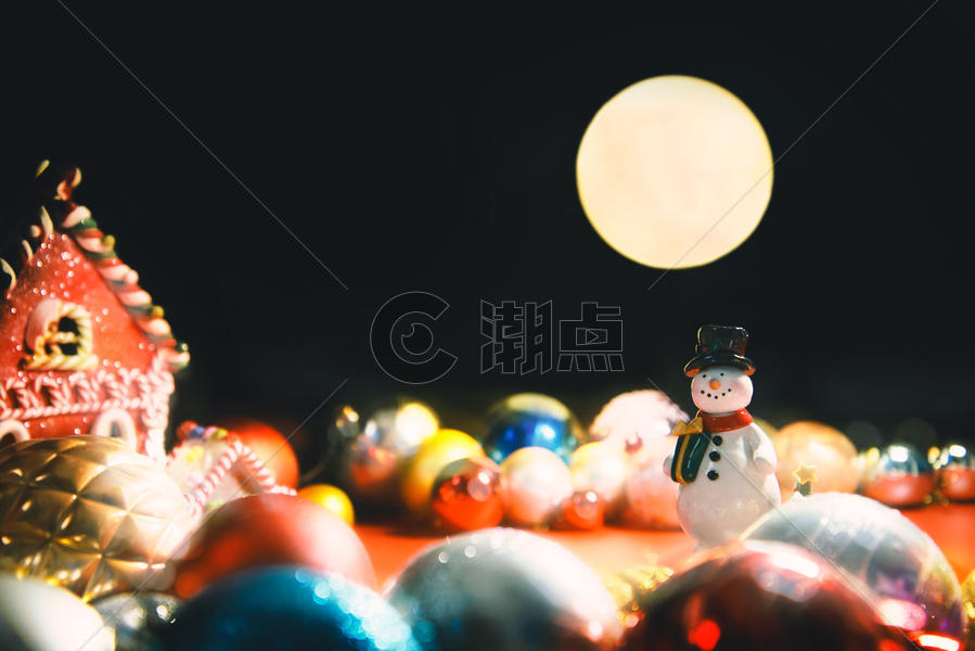 圣诞节背景月下的雪人图片素材免费下载