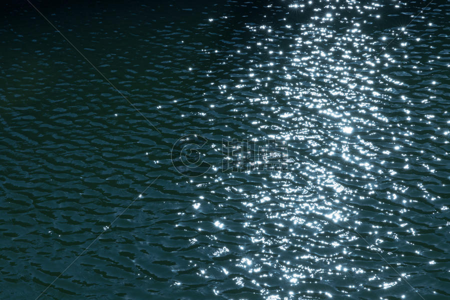 波光粼粼的水面图片素材免费下载