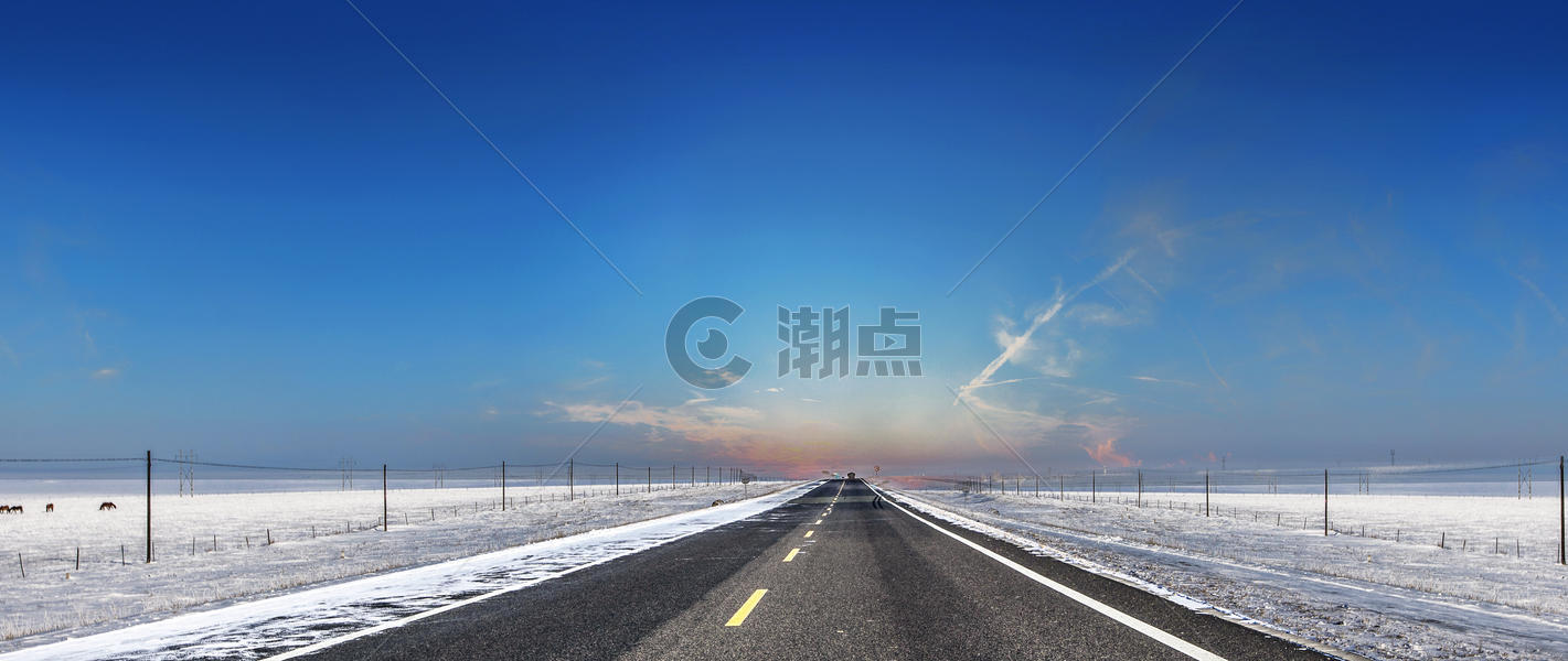 大雪中的公路图片素材免费下载