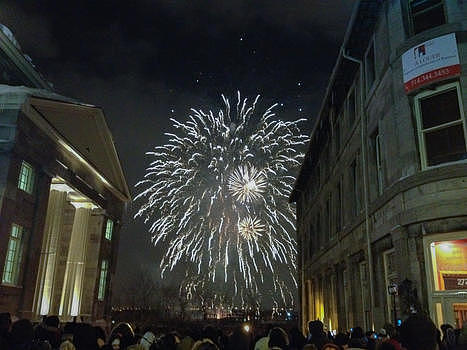 国外冬季夜晚庆新年的眼花图片素材免费下载