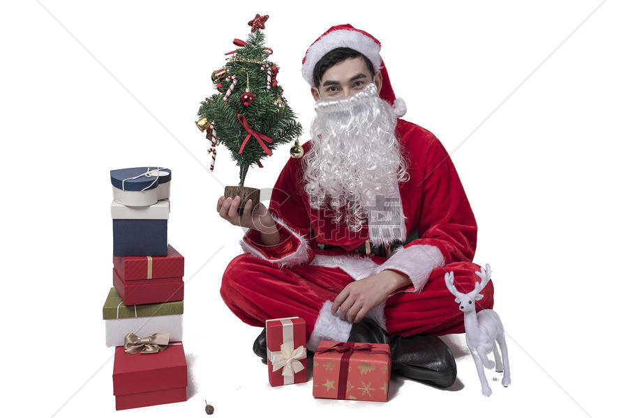 圣诞老人手持圣诞树图片素材免费下载