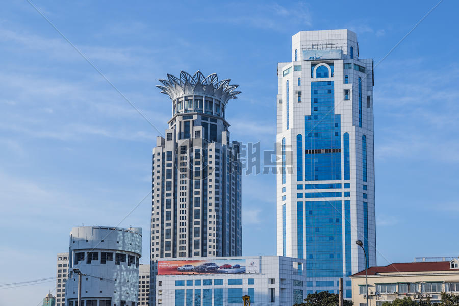 蓝天下的上海商务大楼图片素材免费下载