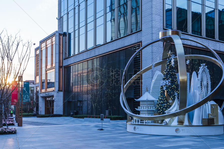 外滩金融中心广场圣诞树图片素材免费下载