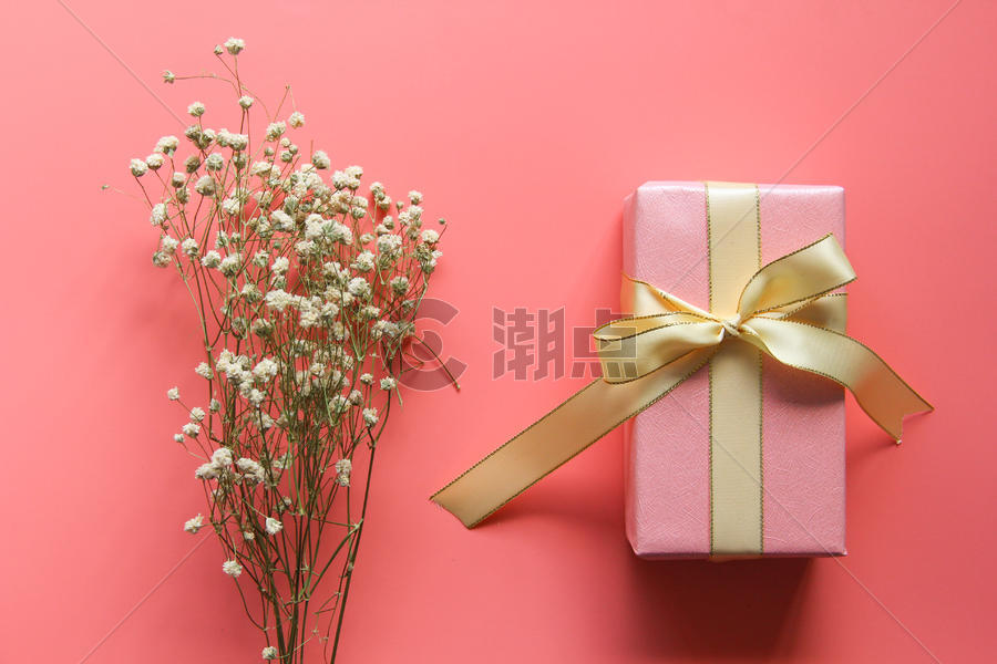 粉色背景情人节礼物图片素材免费下载