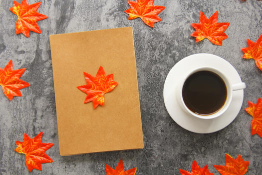 秋日枫叶与咖啡图片素材免费下载