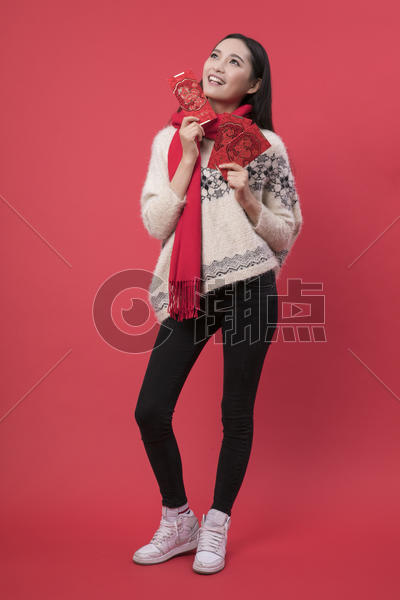 发红包的新年女性摄影图3360*5040图片素材免费下载-编号748879-潮点视频