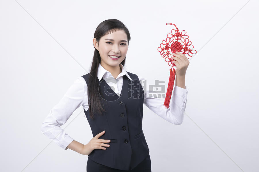 手拿中国结的职业女性图片素材免费下载