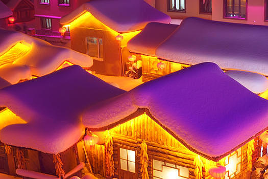 温暖的雪乡图片素材免费下载