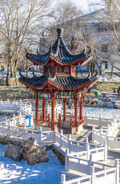 中式园林雪中的亭子图片素材免费下载