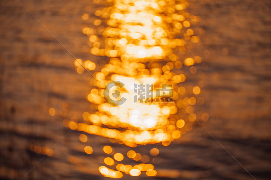 水面夕阳光斑图片素材免费下载