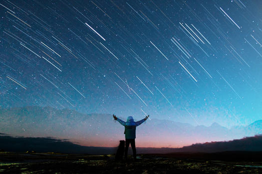 流星雨的星空图片素材免费下载