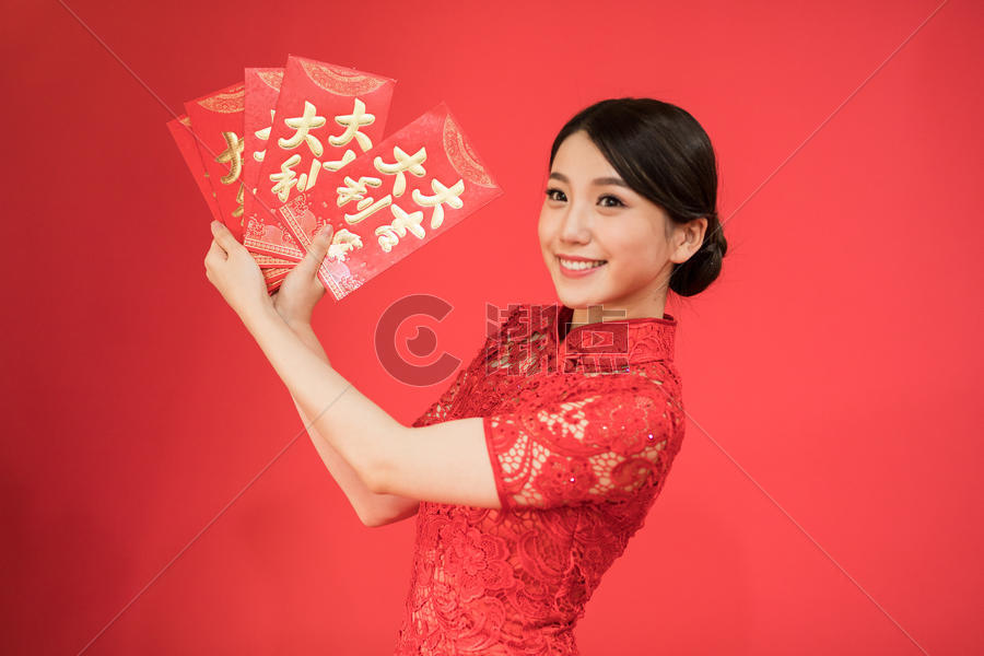 新年女性发红包图片素材免费下载