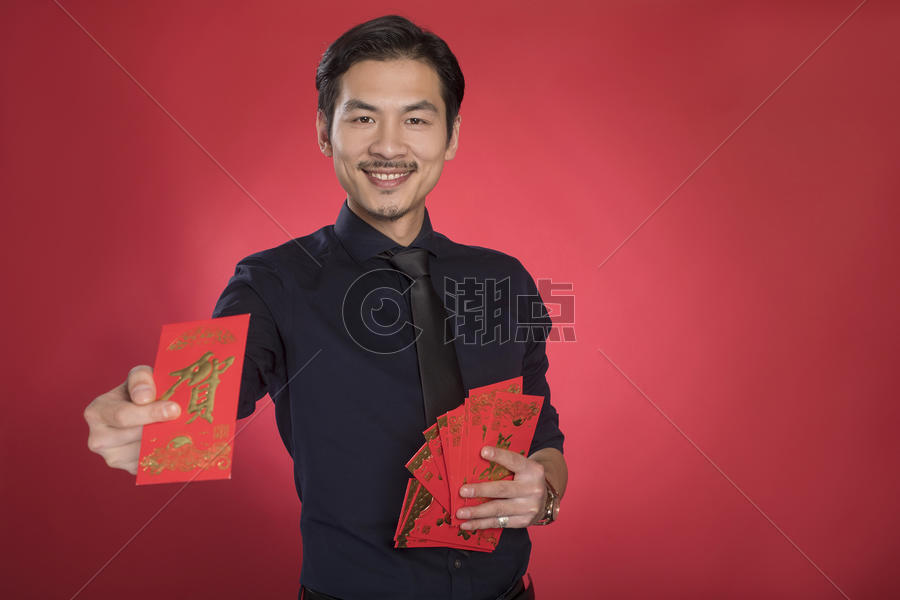 新年商务人士发红包图片素材免费下载
