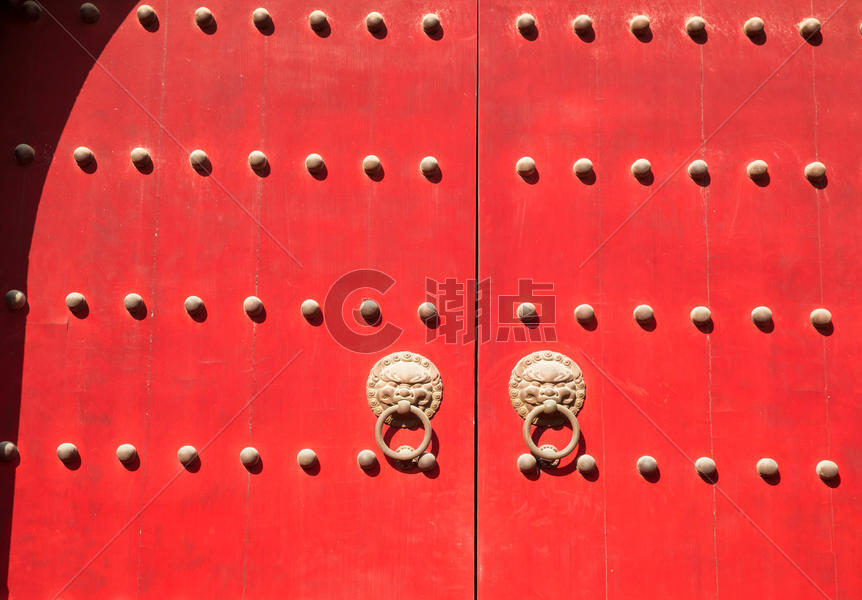 红色的铜锁门图片素材免费下载