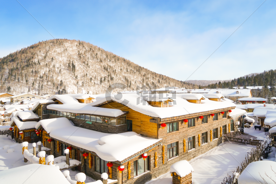雪山下的村庄冬景图图片素材免费下载