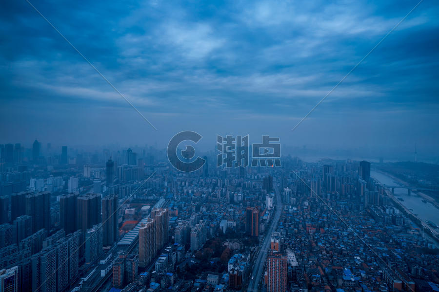 最高点俯瞰城市图片素材免费下载