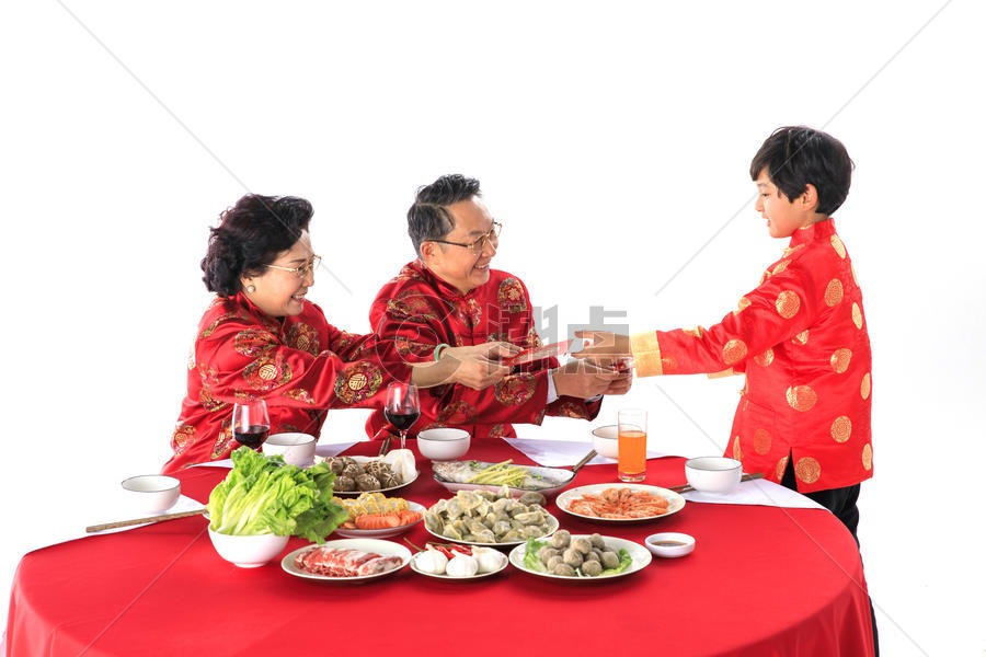 春节爷爷奶奶给孙子发红包图片素材免费下载