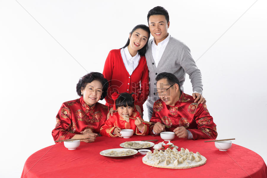 年夜饭幸福一家吃饺子图片素材免费下载