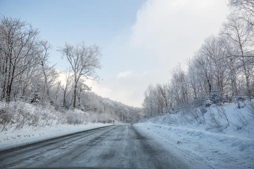 长白山下雪路面图片素材免费下载