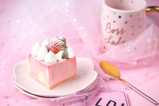 粉红草莓蛋糕甜美少女系图片素材免费下载