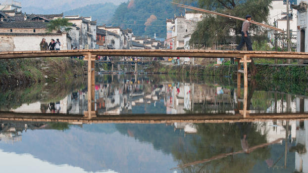 江西婺源石城村口的木桥图片素材免费下载