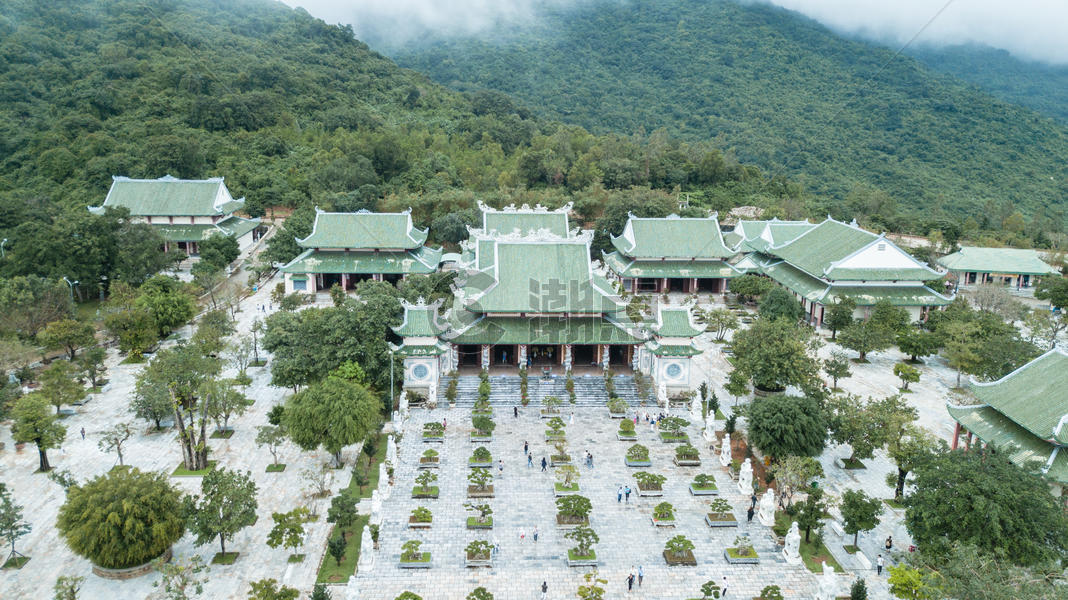 航拍越南岘港茶山半岛的寺庙图片素材免费下载