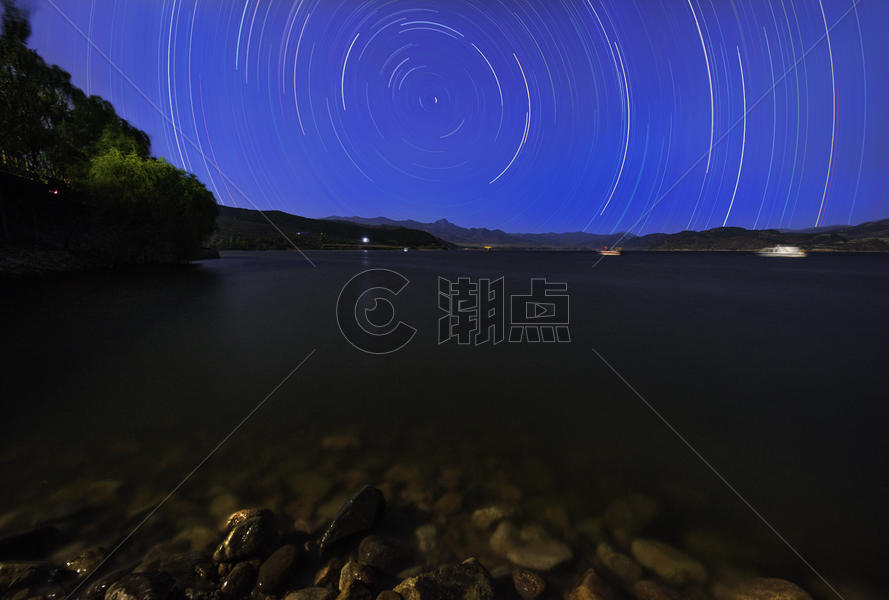 紫蒙湖星轨图片素材免费下载