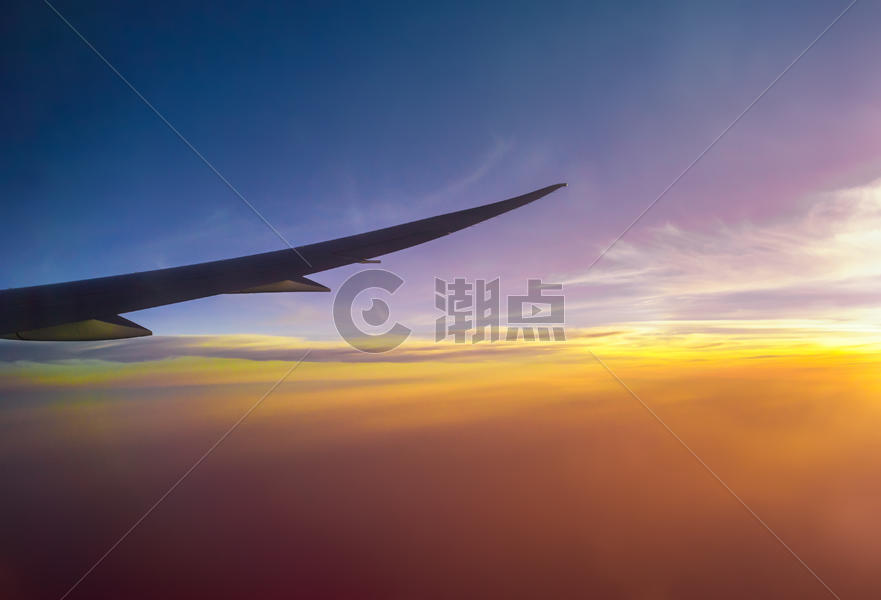 高空机翼图片素材免费下载