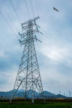 高压输电线的铁塔图片素材免费下载