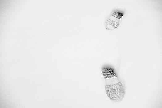 雪景脚印图片素材免费下载