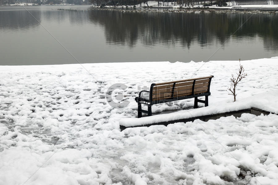 公园长椅雪景图片素材免费下载
