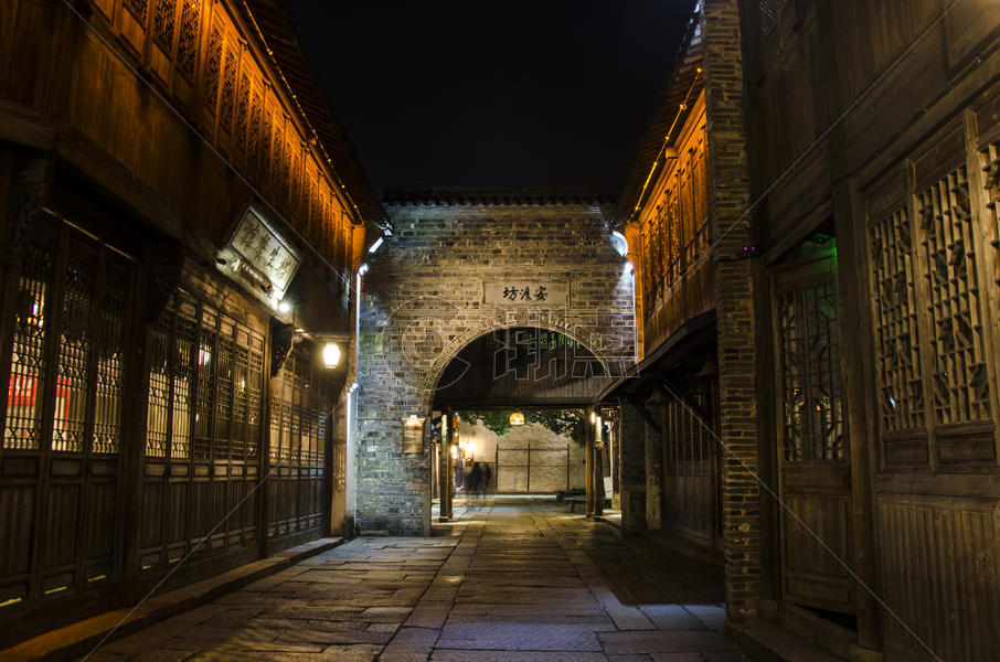 古镇的夜景图片素材免费下载
