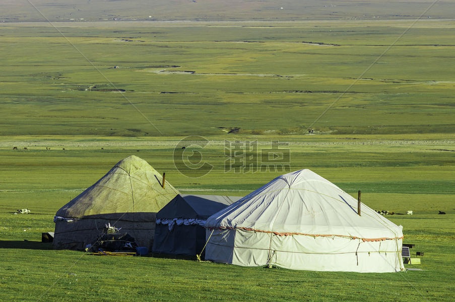 新疆赛里木湖草原毡房图片素材免费下载