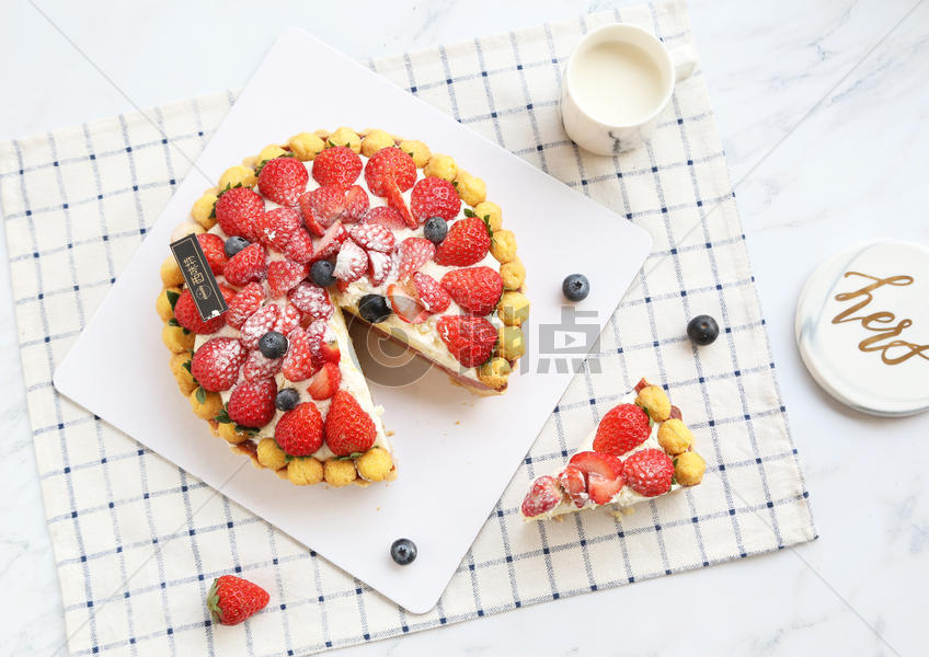 草莓生日蛋糕西点烘焙图片素材免费下载