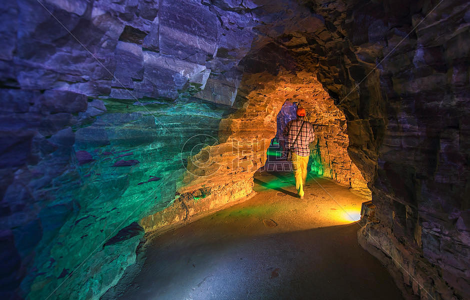 河南红石峡神秘彩色的山洞图片素材免费下载