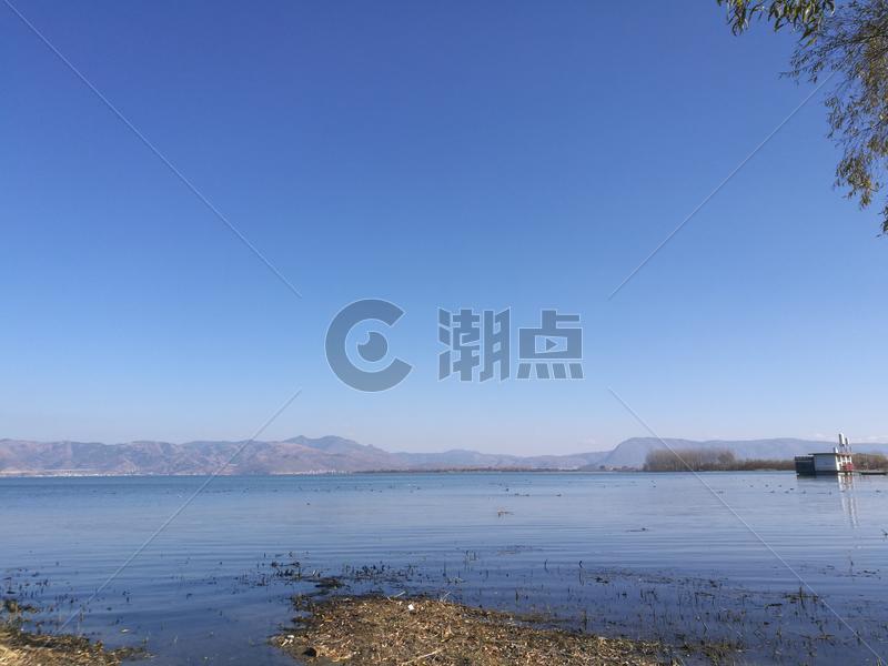 云南洱海边的风景图片素材免费下载