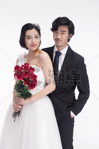 年轻情侣拍摄婚纱照图片素材免费下载