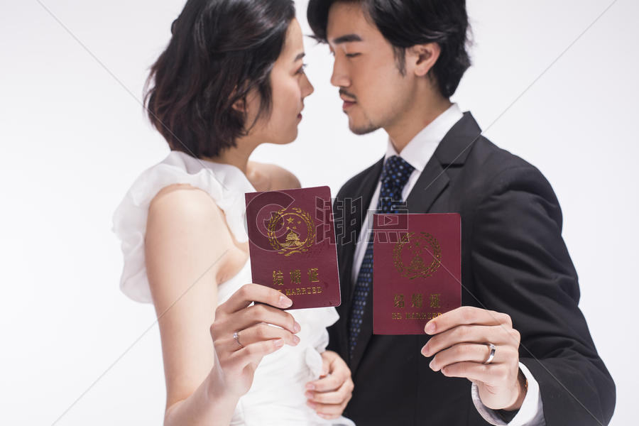 情人节新人结婚证图片素材免费下载