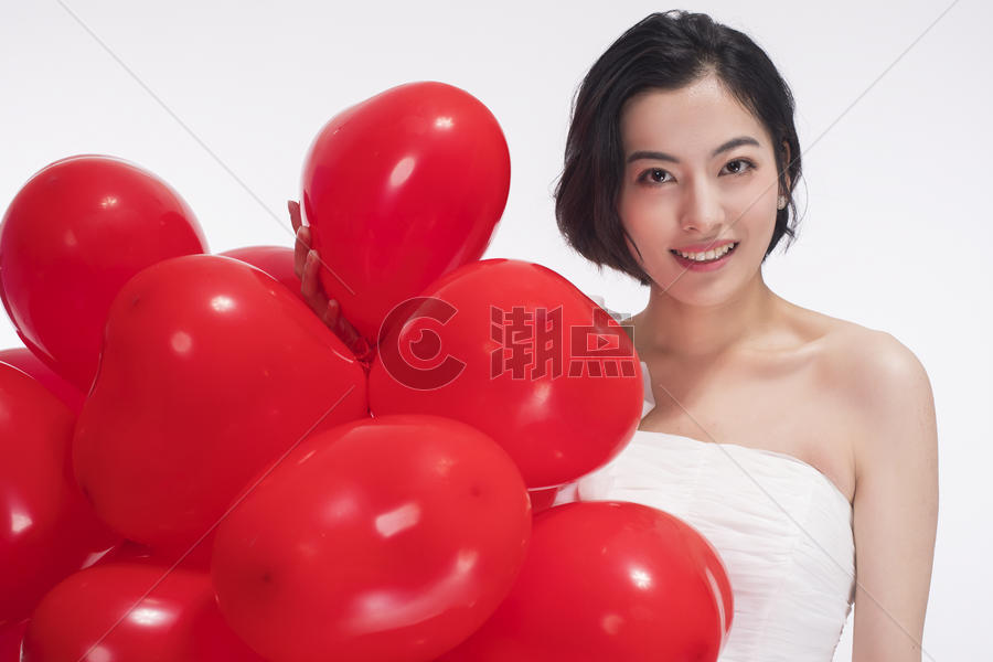 手拿红气球的新娘图片素材免费下载
