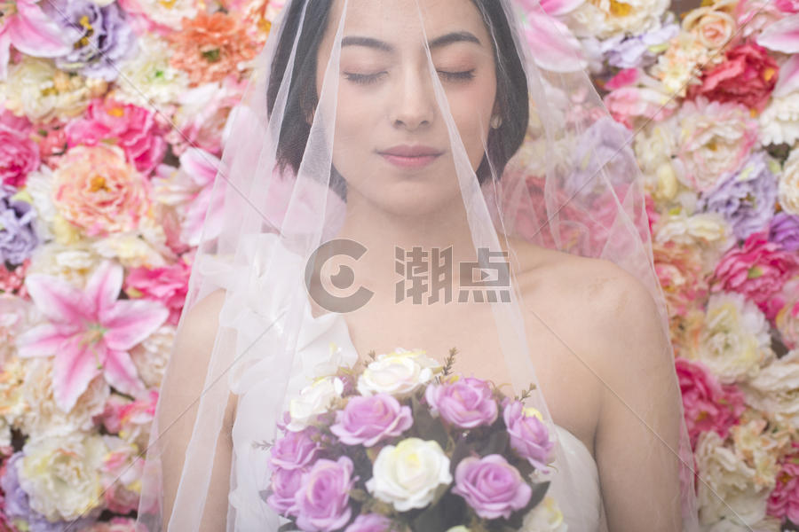 情人节新娘收到鲜花图片素材免费下载