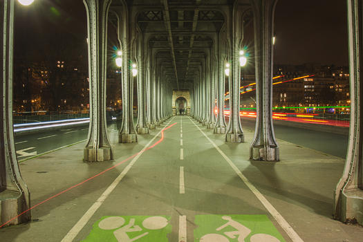 城市人行道夜景图片素材免费下载
