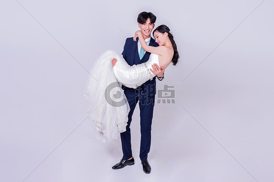 情侣婚纱男生公主抱女生摄影图7358*4905图片素材免费下载-编号762973-潮点视频