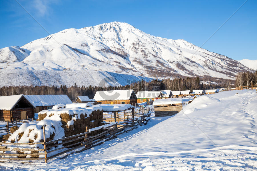 新疆禾木村冬季雪景图片素材免费下载