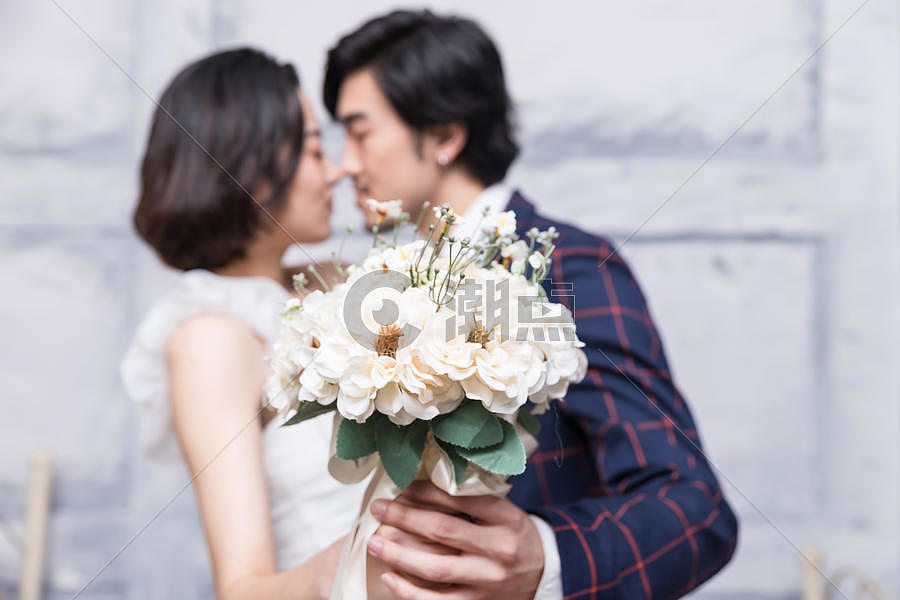 新婚幸福年轻夫妻图片素材免费下载