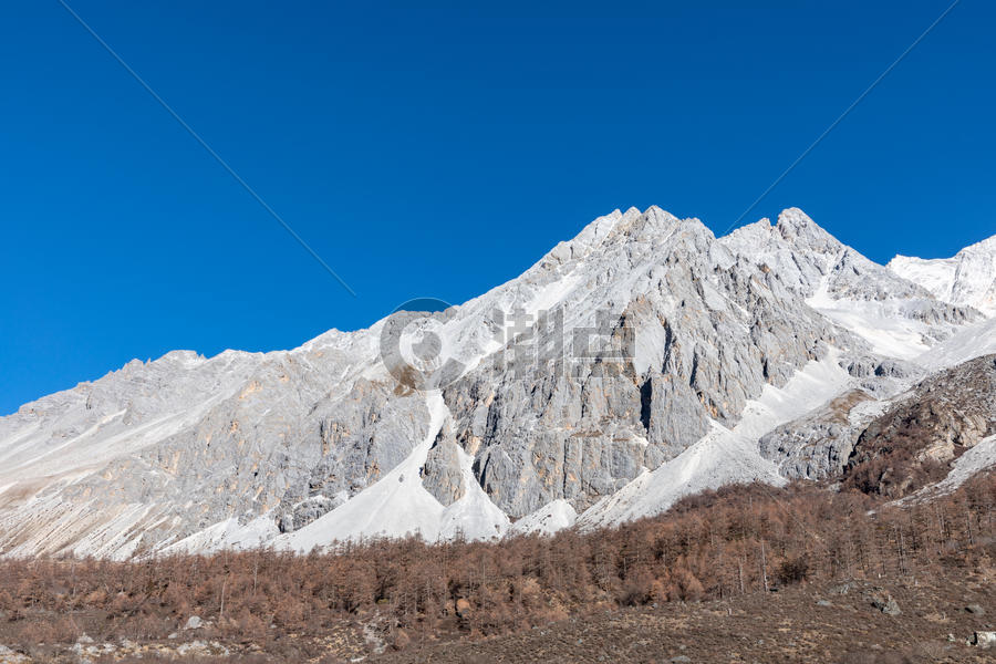冬天的稻城亚丁雪山图片素材免费下载