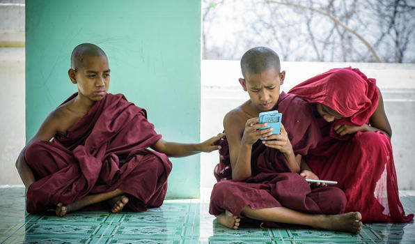 缅甸小僧侣图片素材免费下载