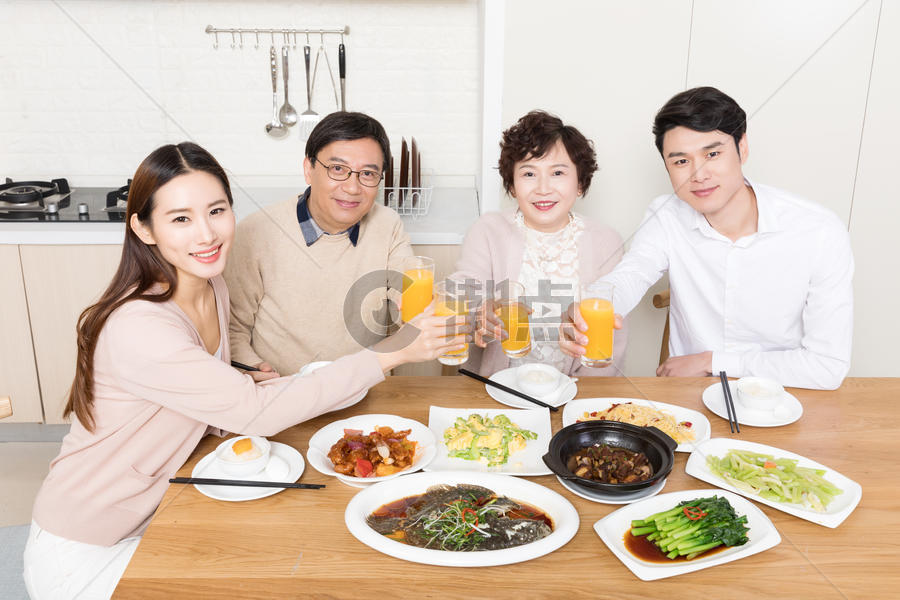 家人一起吃饭聚餐图片素材免费下载