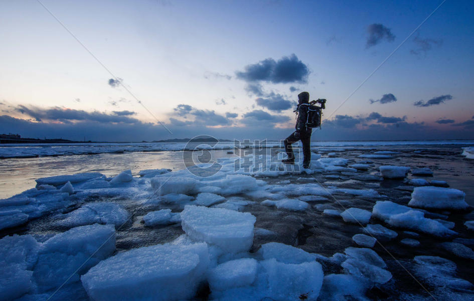 极地海冰人影图片素材免费下载