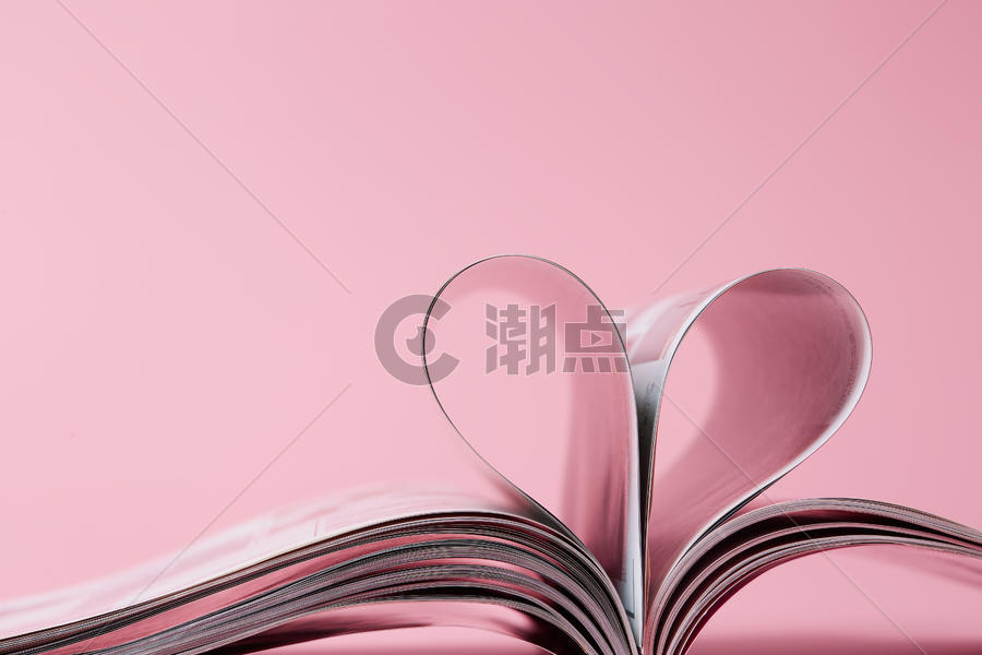 情人节粉色心形书本素材图片素材免费下载