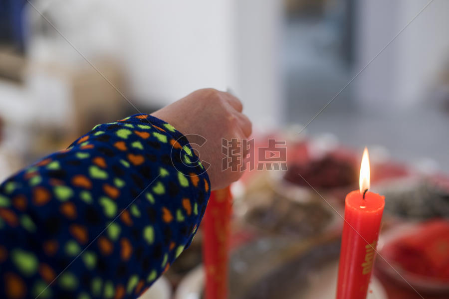 清明节中国传统家中祭拜图片素材免费下载
